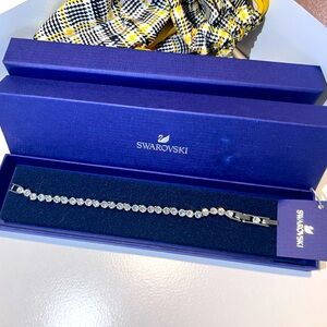 Schlotzky crystal bracelet